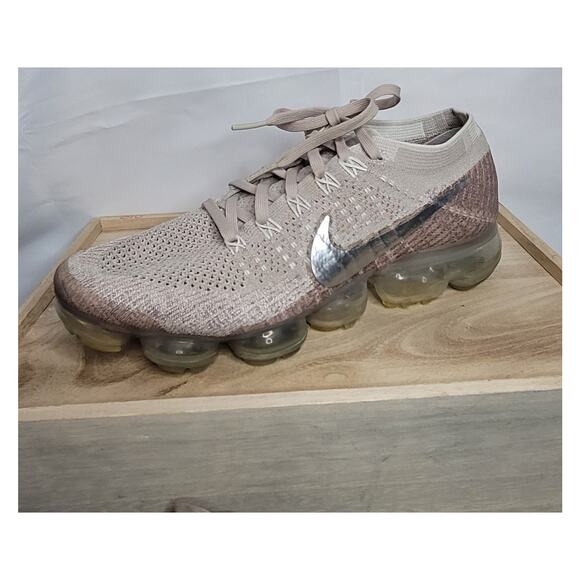 Nike- VaporMax- Flyknit- Women's Running shoes- Khaki/tan color- size 10 - Picture 2 of 10
